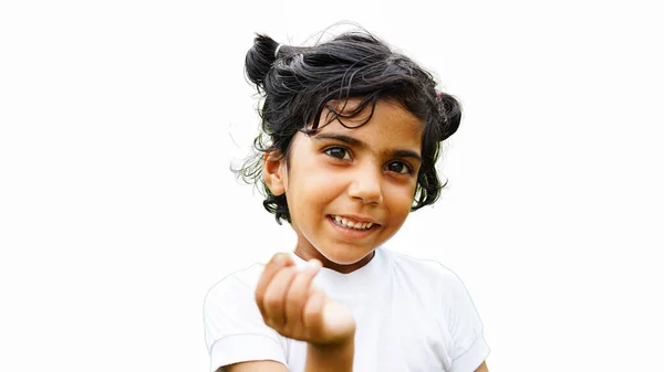 Kıvırcık Saçlı Mutlu Bir Kızın Portresi Beyaz Arka Planda Izole — Stok fotoğraf