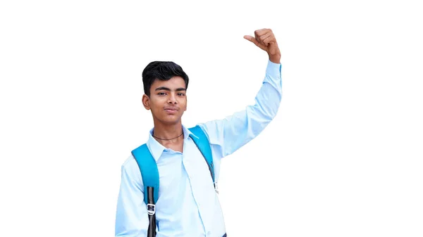 Індійський Школяр Великим Рюкзаком Стрибає Розважається Білому Тлі Дивлячись Камеру — стокове фото