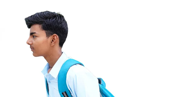 若い少年ティーン学生は学校の概念の白い背景スタジオ教育で隔離された学校のユニフォームのバックパックを着用します — ストック写真