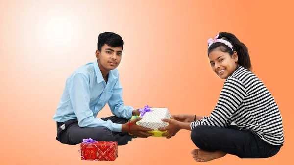 Hindu Brother Sister Formal Wear Holding Indian Rakhi Gift Box — Stock Photo, Image