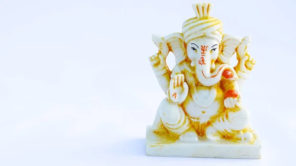Indiase God Idool Standbeeld Geïsoleerd Wit Maa Laxmi Met Lord — Stockfoto