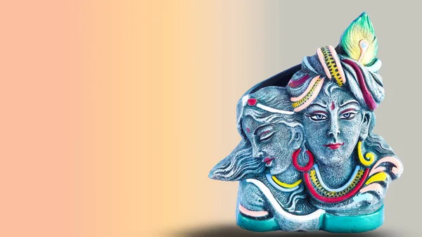 主クリシュナとラダ ヒンドゥー教の神クリシュナとラダのアイドルパリの石膏で作られた — ストック写真