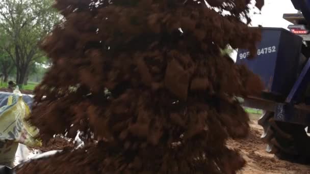 August 2023 Jaipur 라자스탄 기계로 나무를 심기위한 구멍을 심기를위한 — 비디오