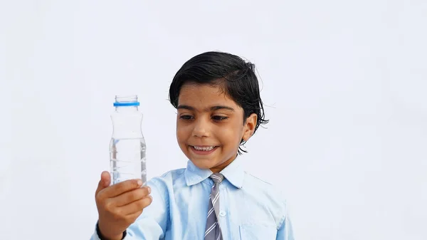 Los Niños Las Escuelas Asiáticas Beben Agua Una Botella Contra —  Fotos de Stock