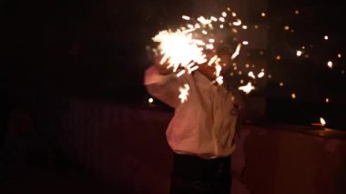 Diwali, Işık Festivali, Hindular, Jainsler ve Sikhler tarafından kutlanıyor..