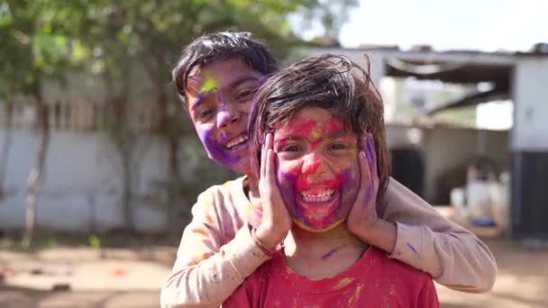 Barn Leker Med Färg Hemma Holi Festival Colors — Stockvideo