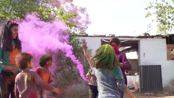 집에서 색상으로 색상의 Holi March 2024 Jaipur 라자스탄 — 비디오