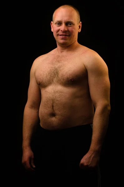 Portret Van Een Volwassen Man Met Grote Spieren Een Zwarte — Stockfoto