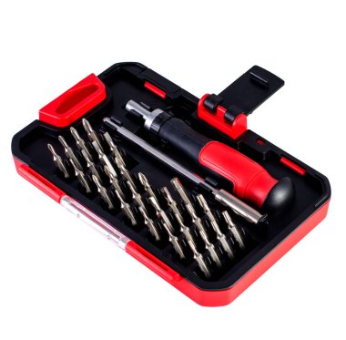 Beyaz arkaplanda bitleri olan tornavida kümesi