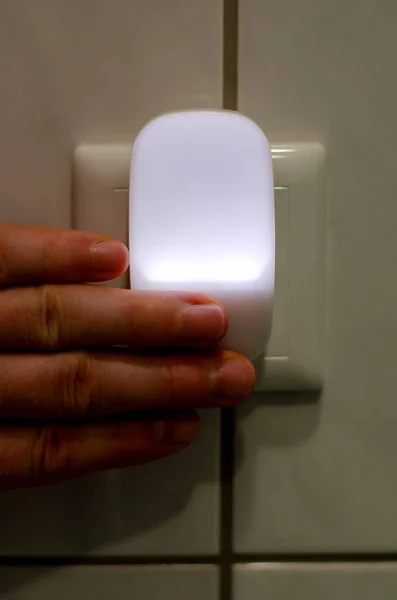浴室のためのセンサーが付いているLedの壁ライト — ストック写真