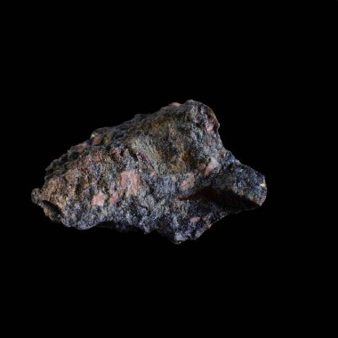 Siyah arkaplanda renkli mineraller yakın plan