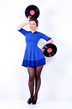 Polka Dot 'ta Retro Woman' ın Vinil Plakları Tutuluyor