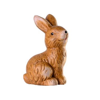 Beyaz arkaplanda Paskalya tavşanı figürü