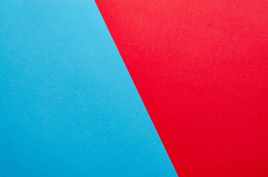 Tasarım, afiş, poster veya sunum için kırmızı ve mavi kağıt şekilli renkli geometrik soyut arkaplan