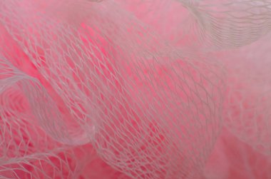 Pembe ve beyaz naylon ağın yumuşak arkaplanı narin hava dokusu oluşturur.