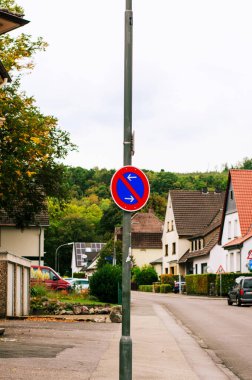 Residential Area 'da İki Okla Bekleme / Durdurma İşareti Yok