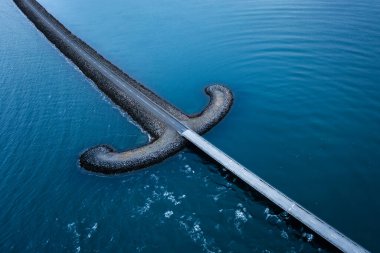 Kuzey Kutup Bölgesi, İzlanda 'daki Simetrik Sahil Yolu ve Köprüsü
