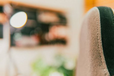 Sinema masası ortamı. Yakın çekim kumaş, bulanık teknoloji arka plan, yaratıcı kullanım için ideal..