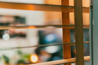 Sinema masası ortamı. Yakın çekim kumaş, bulanık teknoloji arka plan, yaratıcı kullanım için ideal..