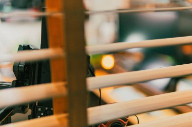 Sinema masası ortamı. Yakın çekim kumaş, bulanık teknoloji arka plan, yaratıcı kullanım için ideal..