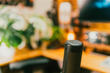 Sinema masası ortamı. Yakın çekim kumaş, bulanık teknoloji arka plan, yaratıcı kullanım için ideal..