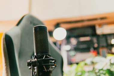 Sinema masası ortamı. Yakın çekim kumaş, bulanık teknoloji arka plan, yaratıcı kullanım için ideal..