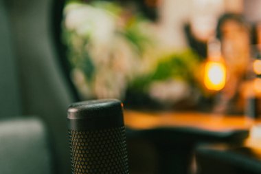 Sinema masası ortamı. Yakın çekim kumaş, bulanık teknoloji arka plan, yaratıcı kullanım için ideal..