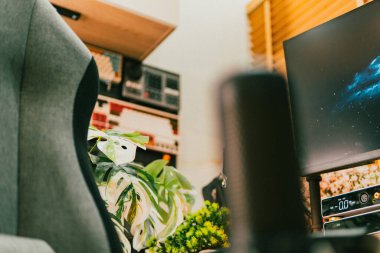 Sinema masası ortamı. Yakın çekim kumaş, bulanık teknoloji arka plan, yaratıcı kullanım için ideal..