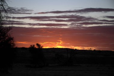 Dağlarda güzel bir gün batımı
