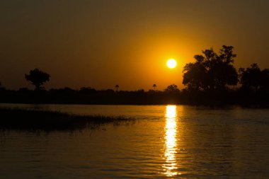 Sahilde gün batımı