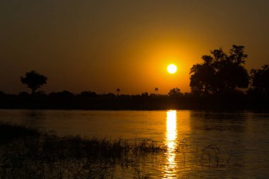 Gölde güzel bir gün batımı