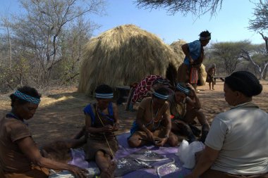 Güney Afrika, Güney Afrika - 16 Mayıs, 22 Mayıs, 8. Kafalarıyla bir grup Afrikalı kadın, geleneksel bir Afrika kabilesi.