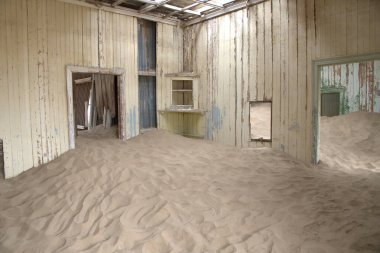 Köyde bina terk edilmiş