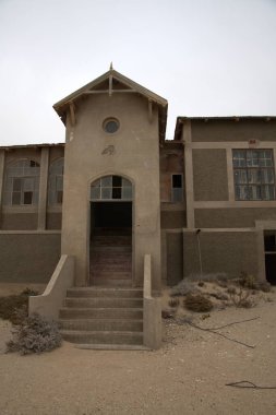 Çin şehrindeki terk edilmiş bina.