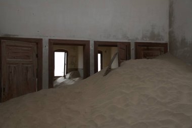 Çöldeki kum tepeleri