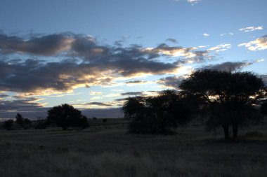 Dağlarda güzel bir gün batımı