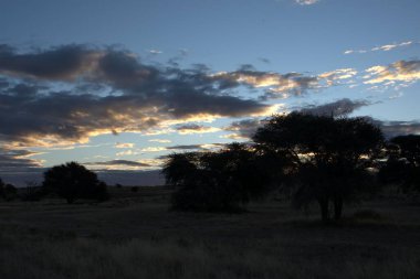 Dağlarda güzel bir gün batımı