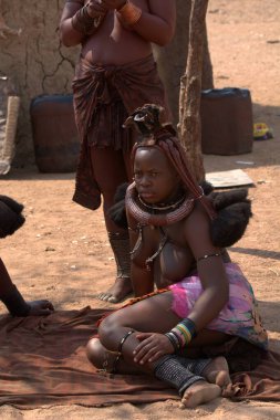 Etiyopya 'nın Hampi köyündeki insanlar