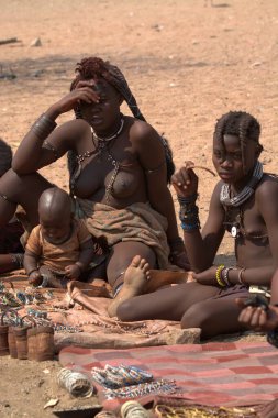 Etnik giysiler kadınlarda