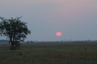 Gölün üzerinde gün batımı