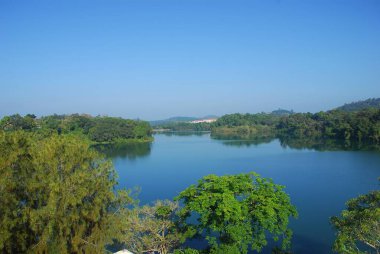 Güzel göl manzarası