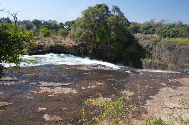 Nehir Zimbabwe 'nin kuzeyine dökülüyor.