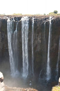 Dağlarda güzel bir şelale