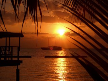 Sahilde gün batımı