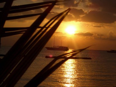 Sahilde güzel bir gün batımı