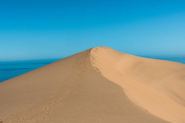 Çölde kum tepeciği