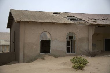 Köyde terk edilmiş eski bir ev.