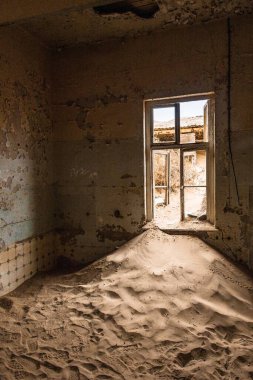 abandoned abandoned house in the desert