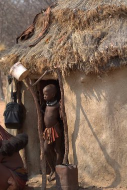 Afrika köyü, geleneksel ev.