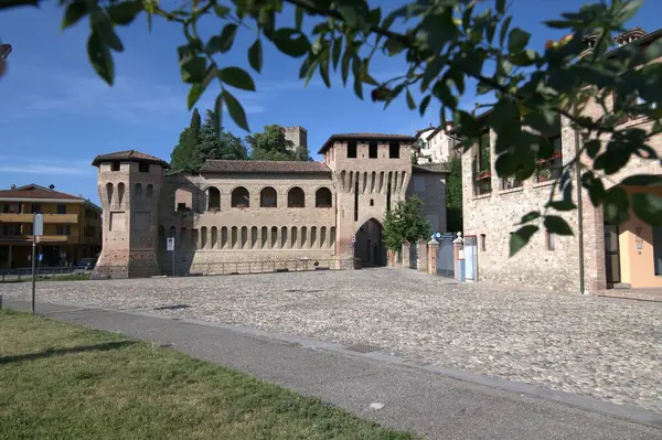 En güzel mimarinin devletindeki kutsal mezarlığın katedrali.
